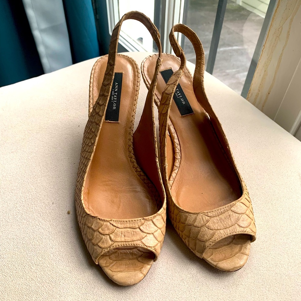 Sling back pumps. Size 6. Beige snakeskin print leather.